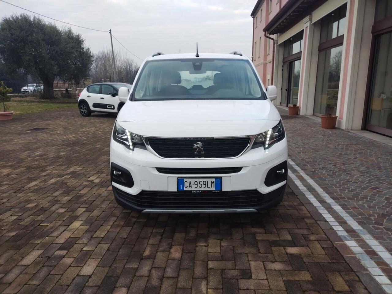 Peugeot Rifter 130cv. full.