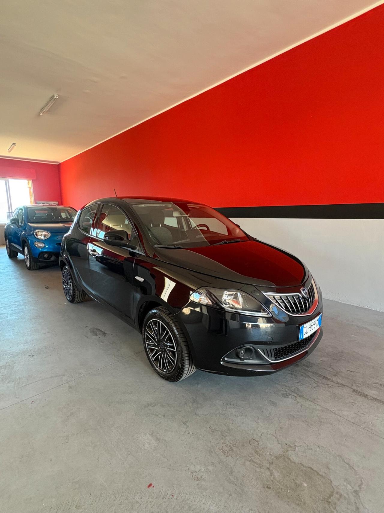 Lancia Ypsilon 1.0 FireFly 5 porte S&S Hybrid Ecochic Silver
