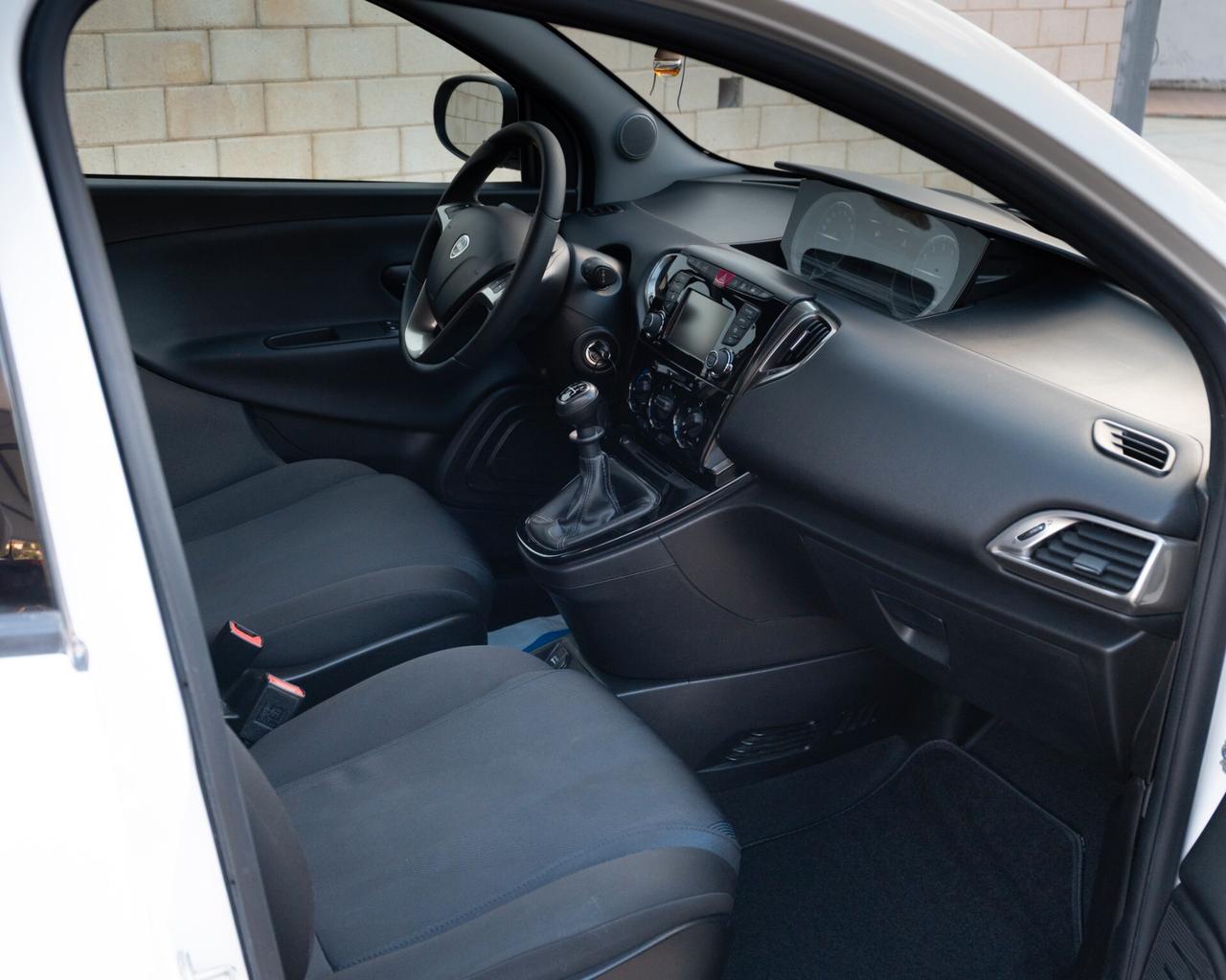 Lancia Ypsilon 1.2 69 CV 5 porte S&S Gold