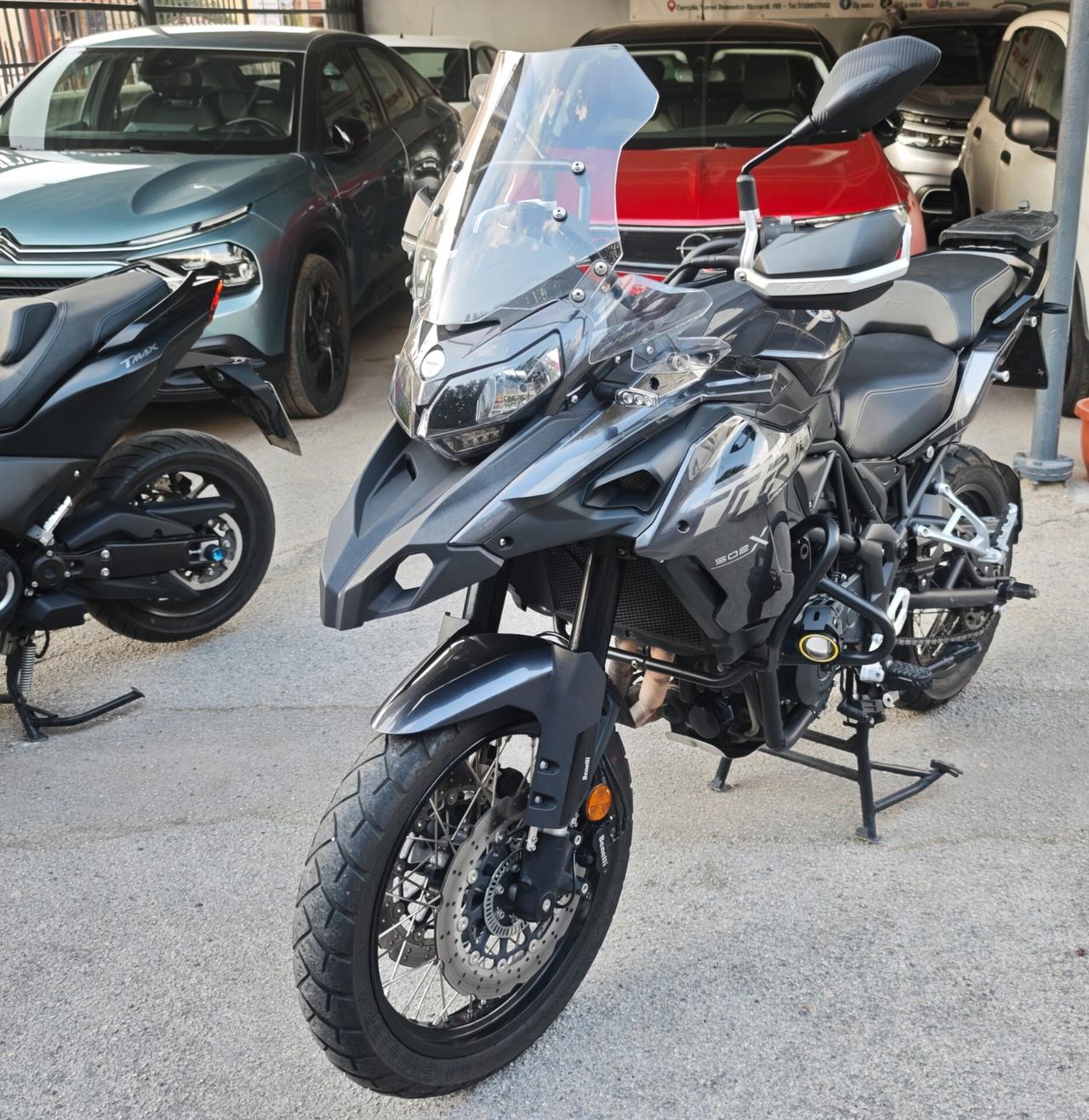 Pari a nuova Benelli TRK 502X 2024 ANCORA IN GARANZIA