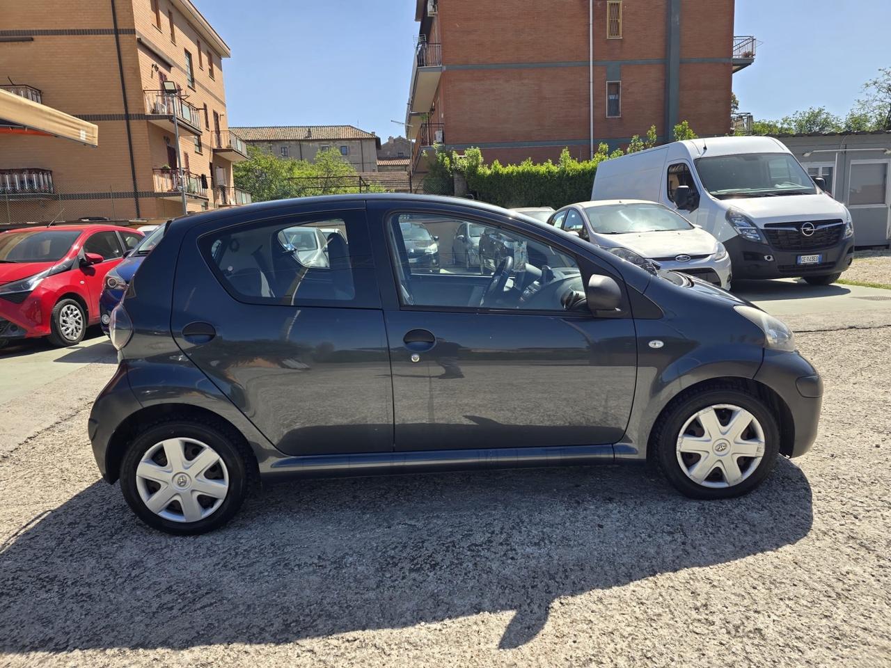 Toyota Aygo 1.0 12V VVT-i 5 porte Now Connect