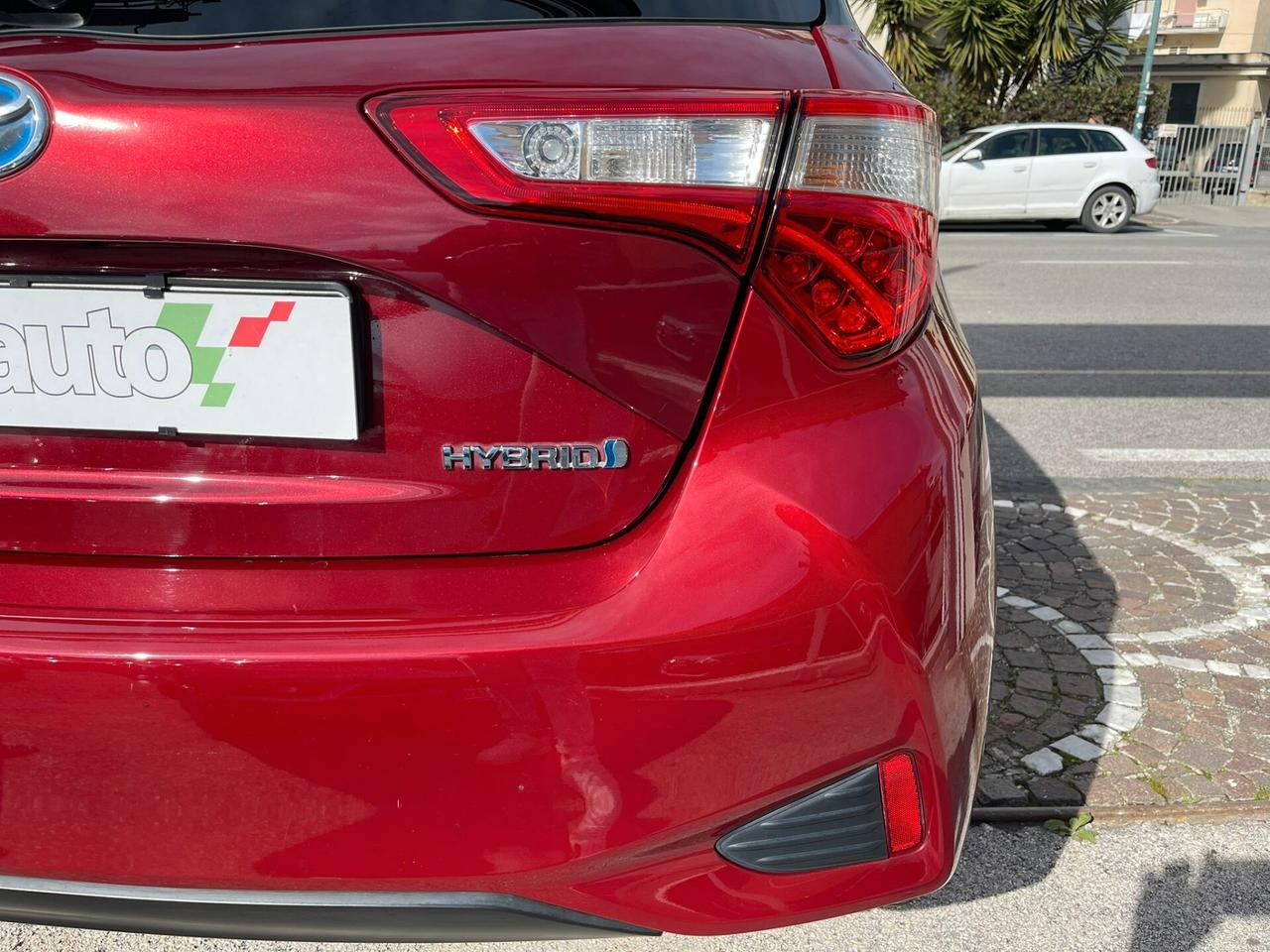 Toyota Yaris 1.5 Hybrid 5 porte Cool Red Edition