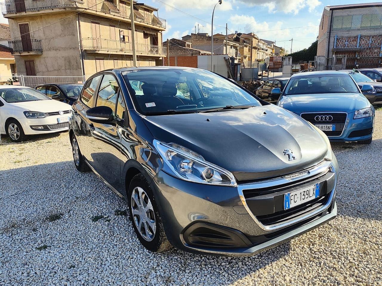 Peugeot 208 BlueHDi 75 5 1.6hdi adatta per neopate