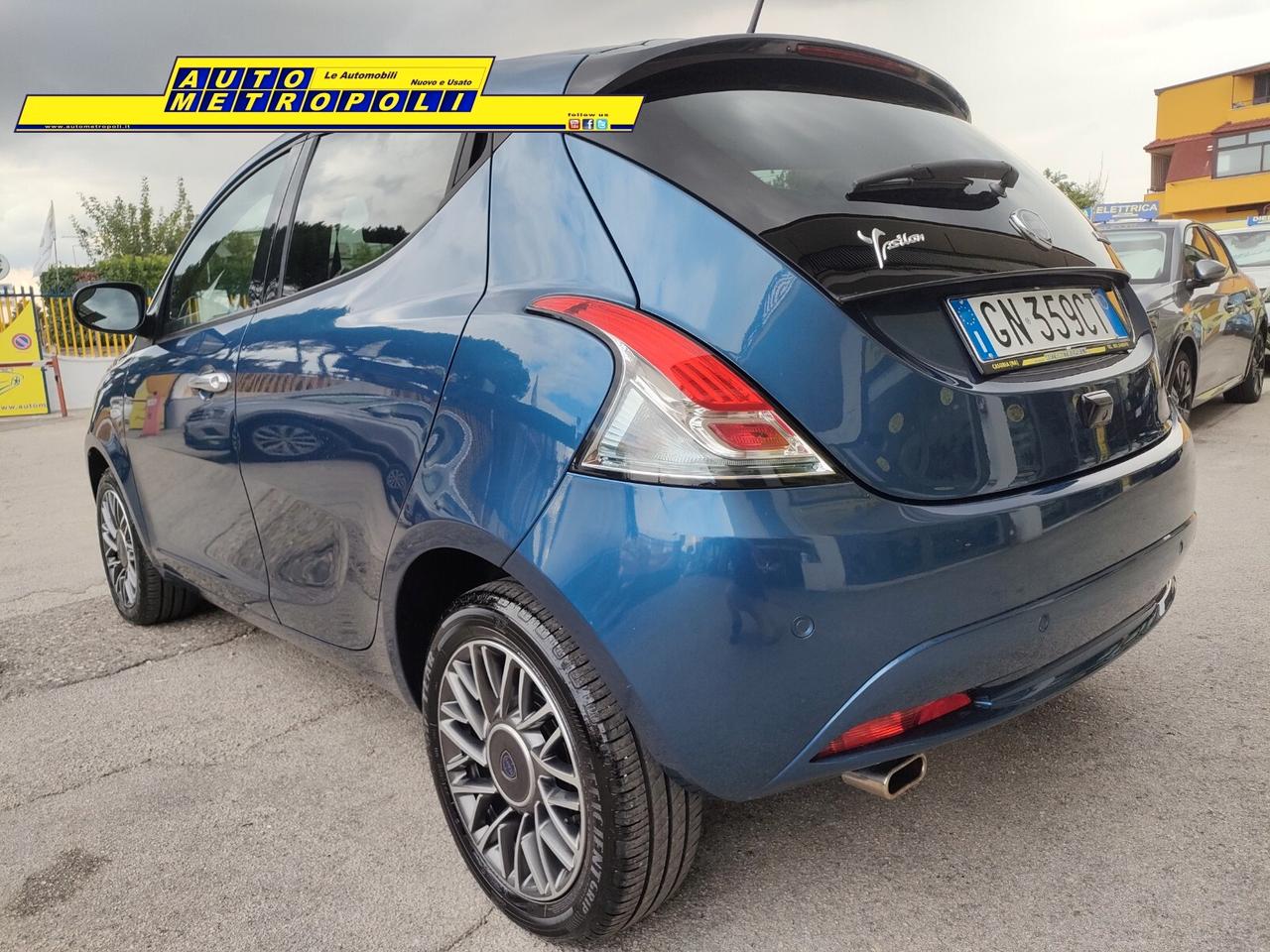 Lancia Ypsilon 1.0 FireFly S&S Hybrid Platino