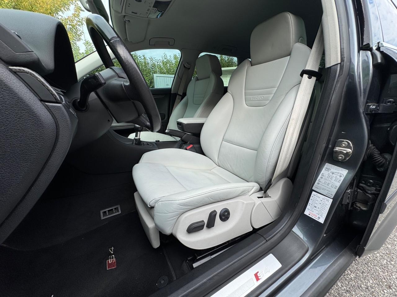 Audi A4 S4 4.2 V8 Avant quattro