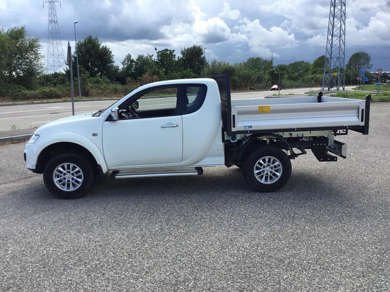 Mitsubishi L200 2.5 DI-D Club Cab cassone ribaltabile