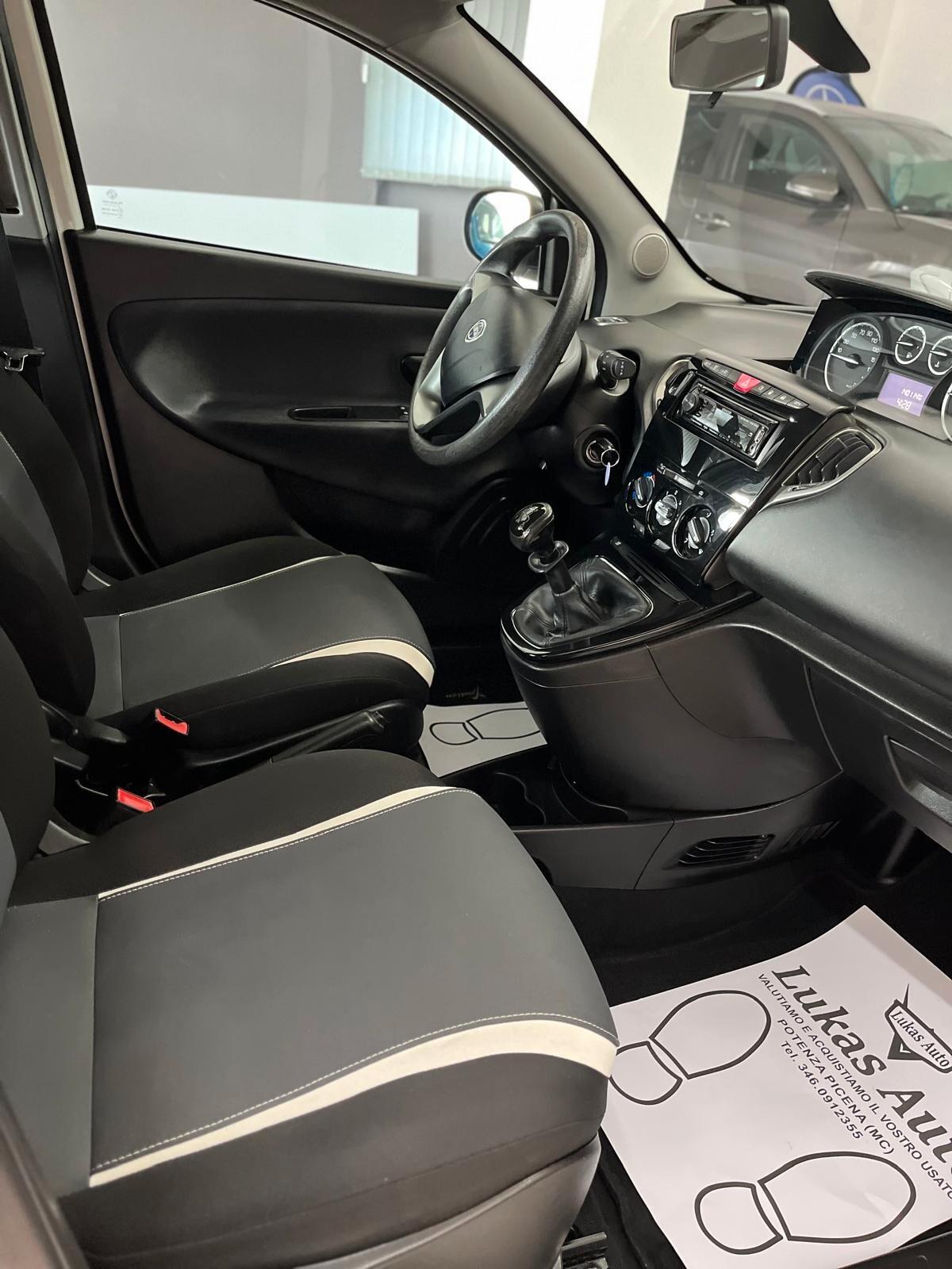 Lancia Ypsilon 0.9 TwinAir 85 CV 5 porte Metano Ecochic Elle