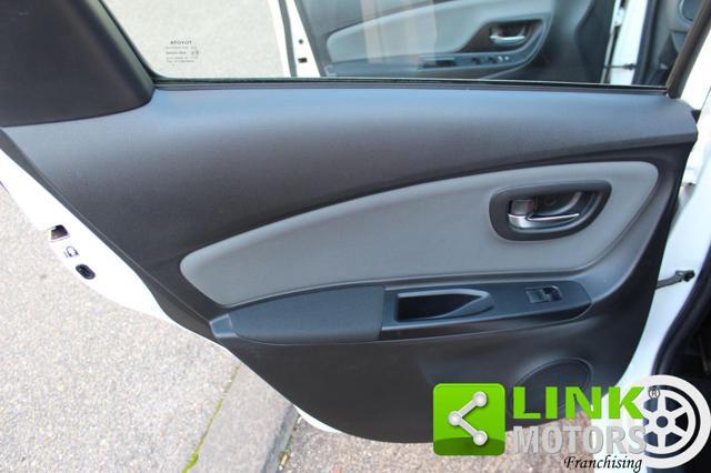 TOYOTA Yaris 1.5 Hybrid 5 porte Active cambio automatico