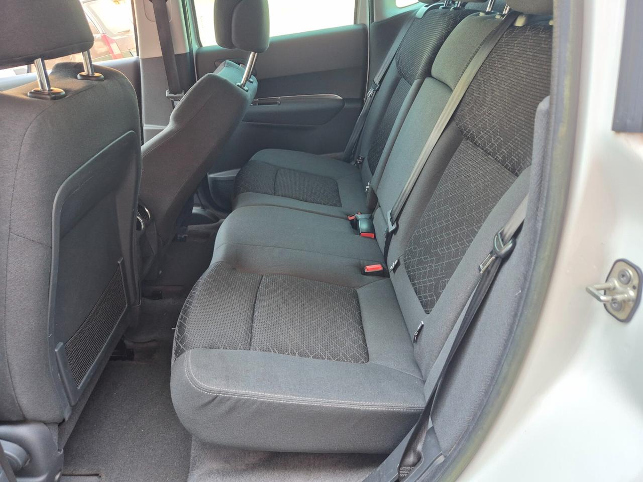 Peugeot 3008 1.6 HDi 115CV Business