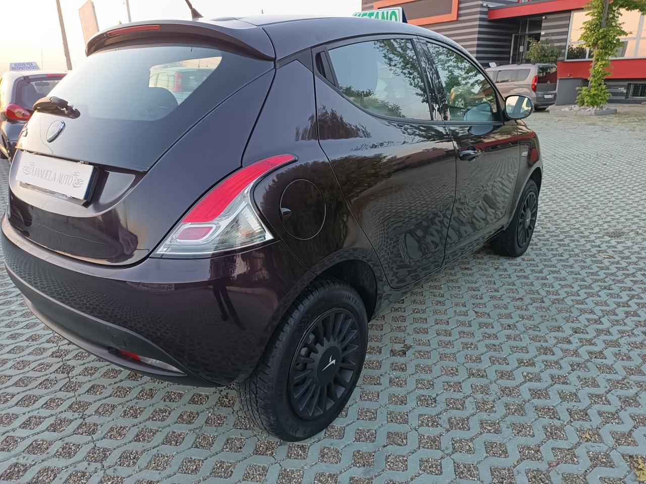 Lancia Ypsilon 0.9 TwinAir 85 CV 5 porte Metano Ecochic Gold