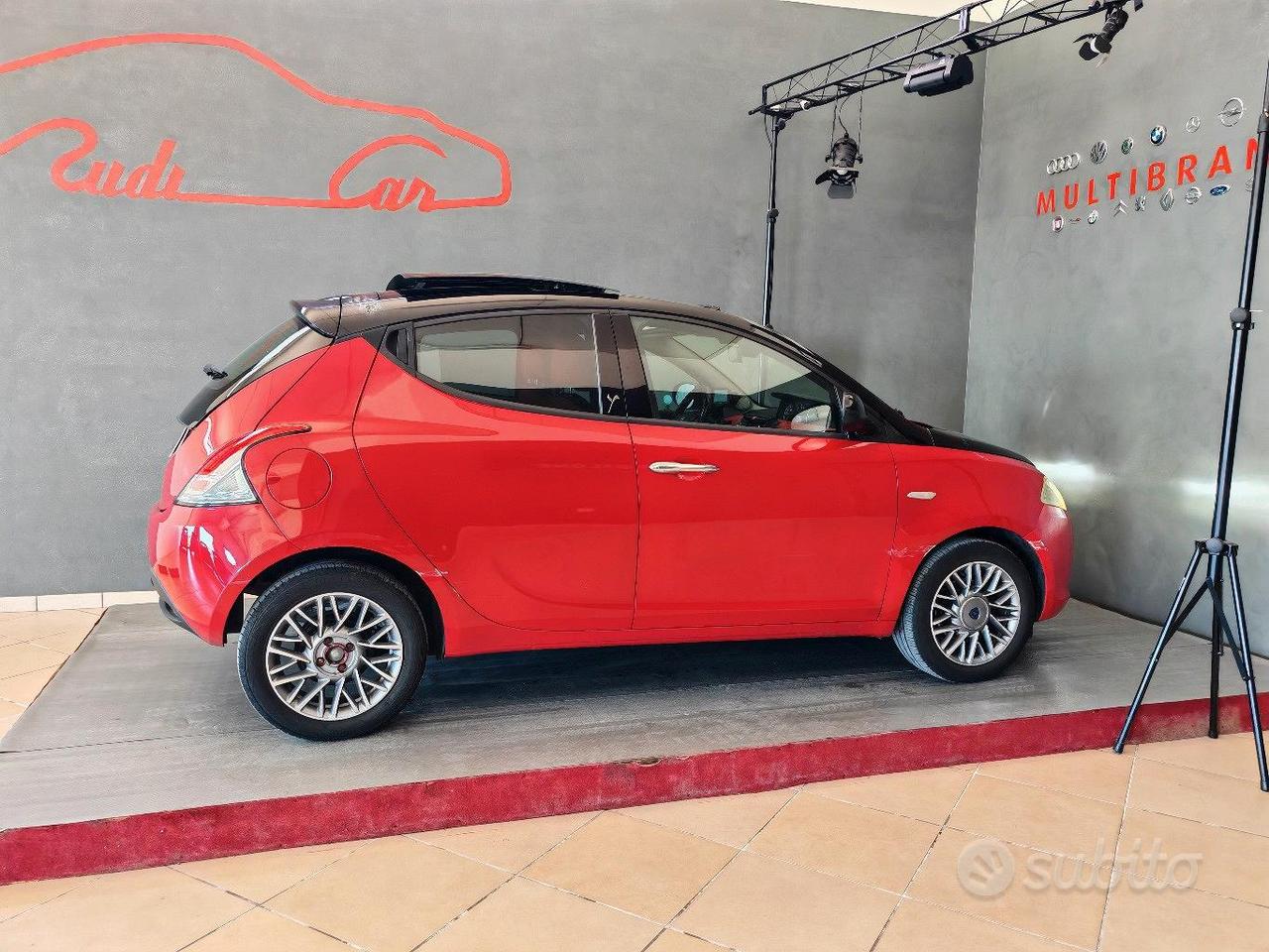 Lancia Ypsilon 1.2 69 CV 5 porte S&S Black&Red