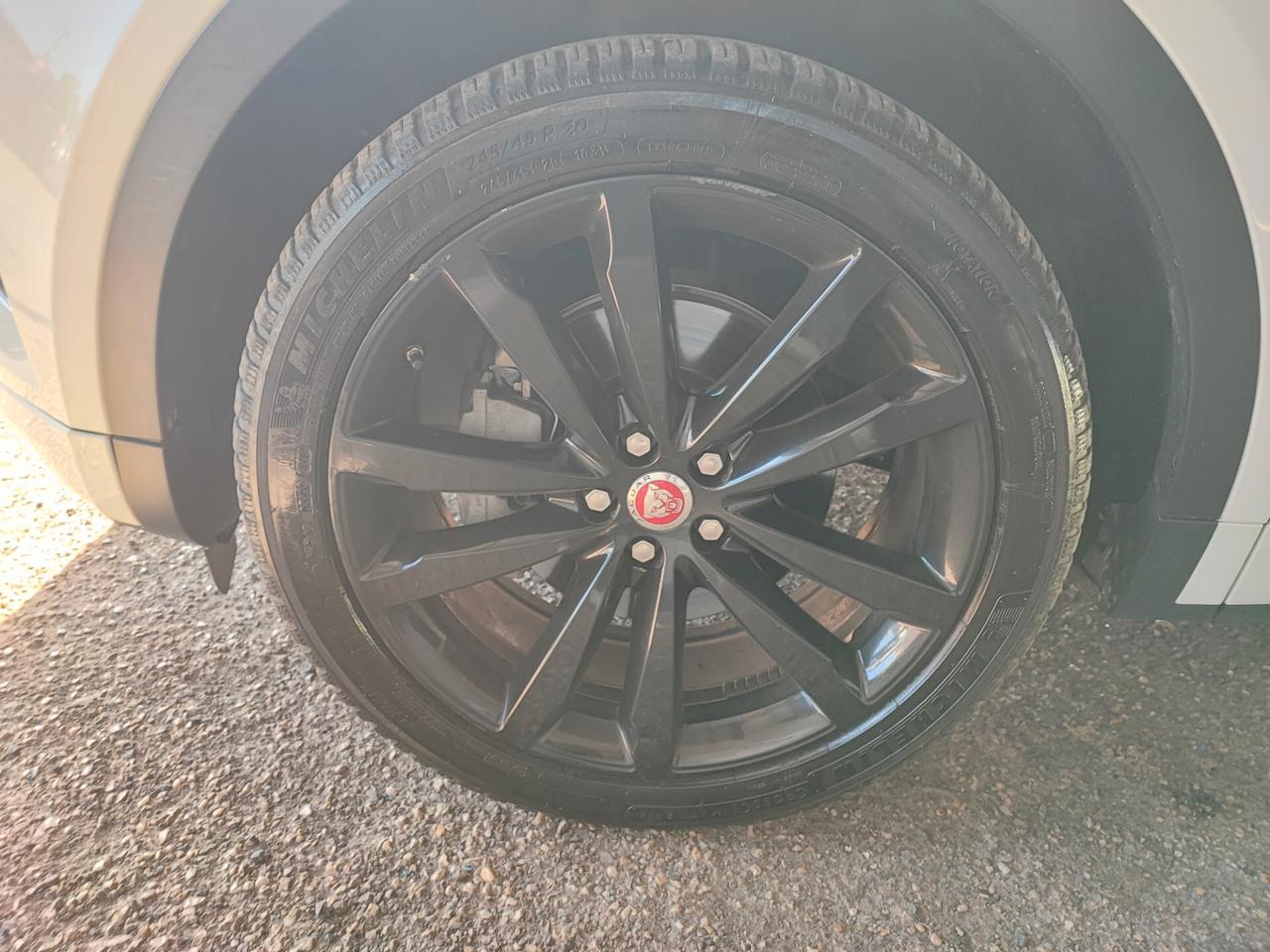 Jaguar E-Pace 2.0D 150 CV AWD aut. R-Dynamic HSE