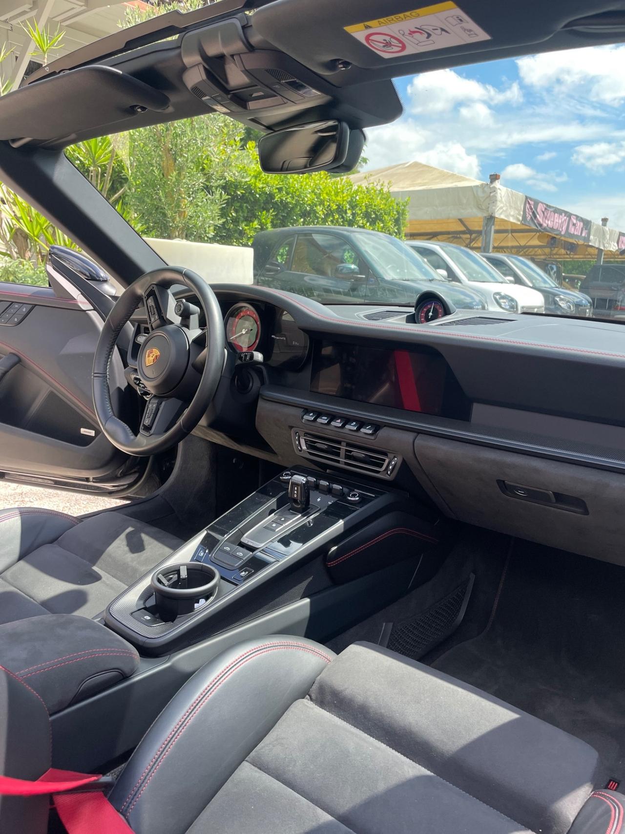 Porsche 911 Carrera 4 GTS Cabriolet