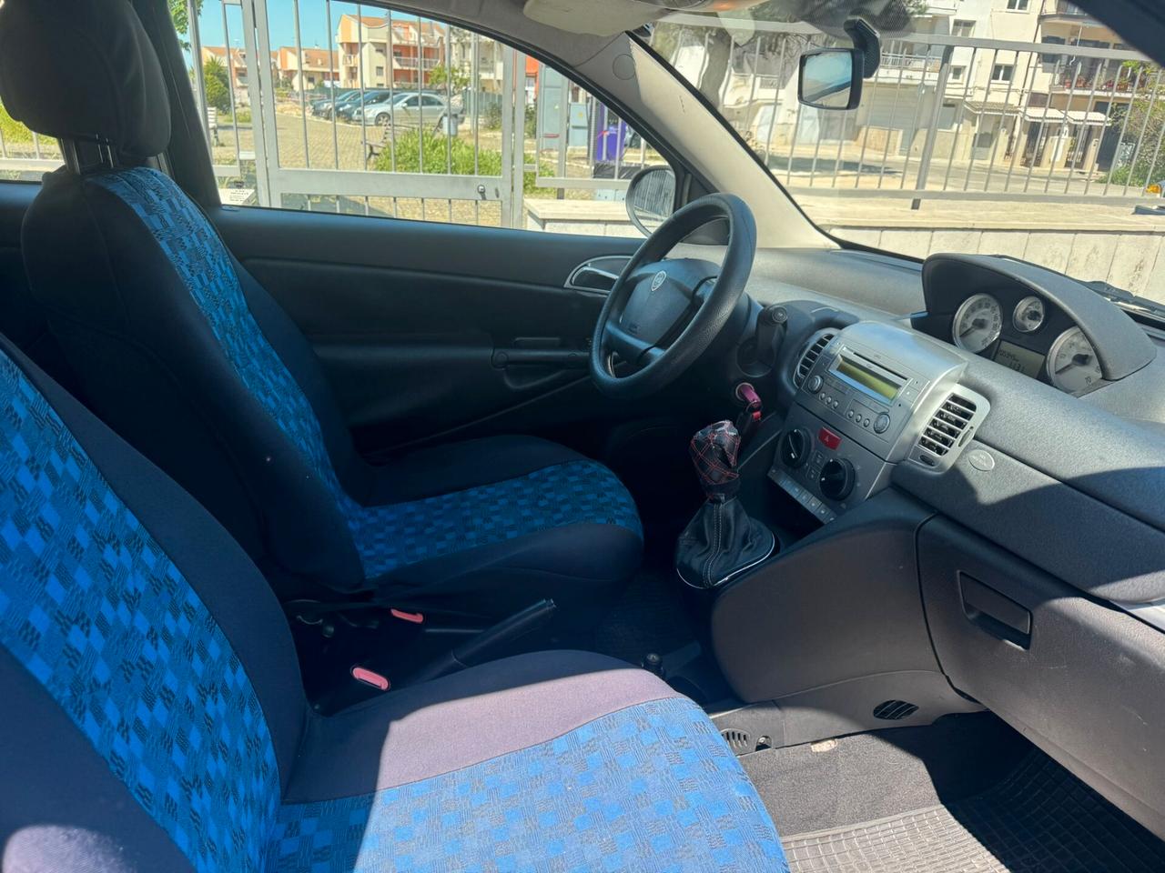 Lancia Ypsilon 1.3 MJT 75 CV Unyca