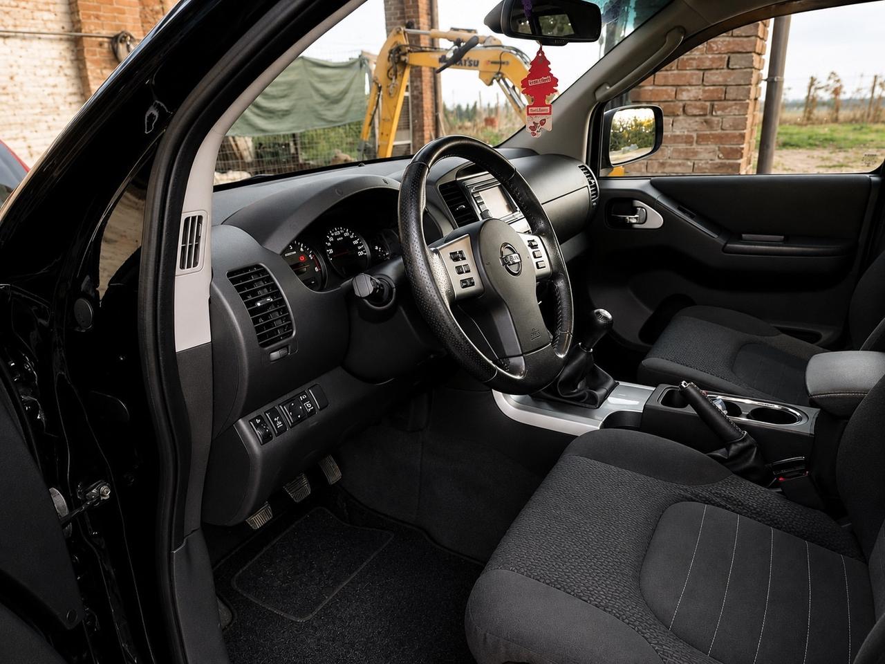 Nissan Navara 2.5 dCi 190CV 4 porte Double Cab LE