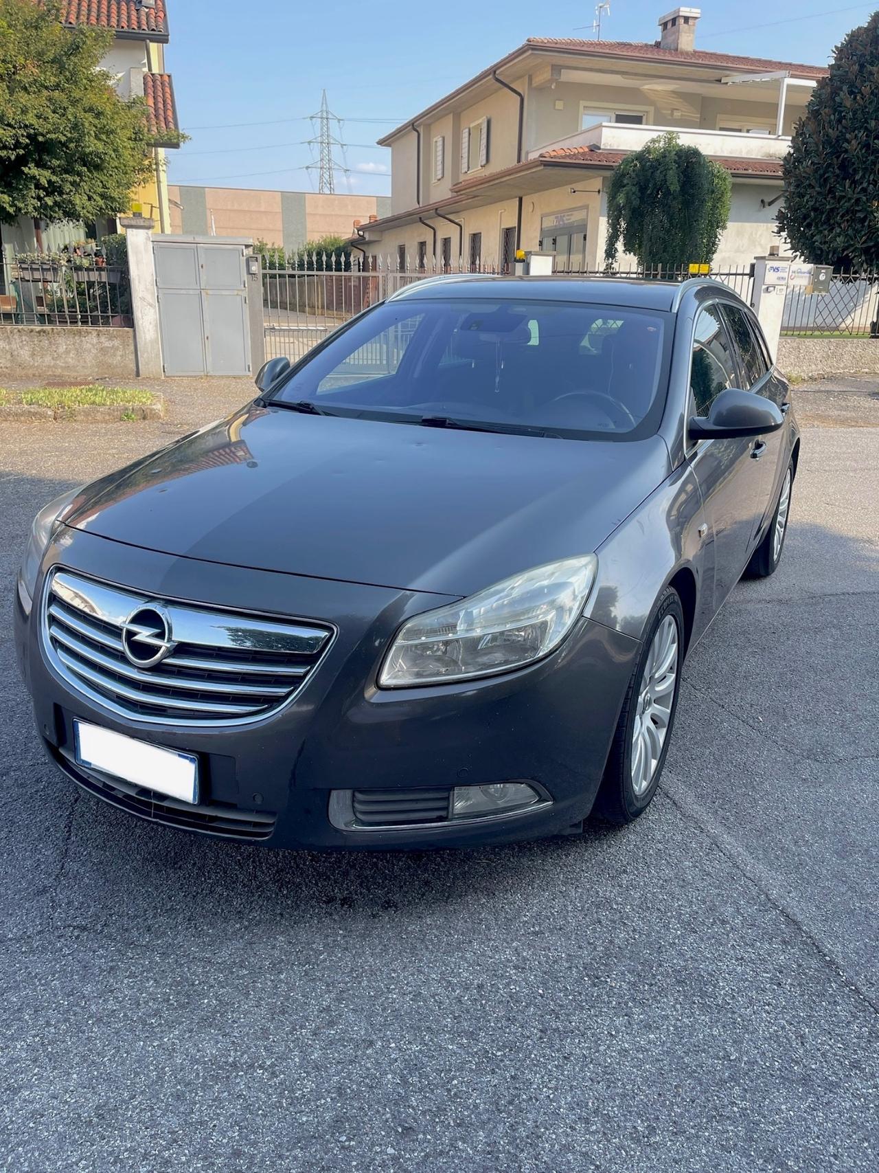Opel Insignia 2.0 CDTI Sports Tourer Cosmo 2011