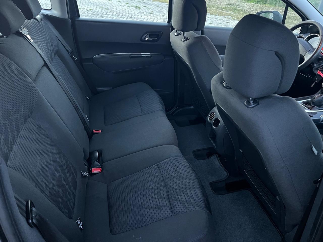 Peugeot 3008 1.6 HDi 115CV Business