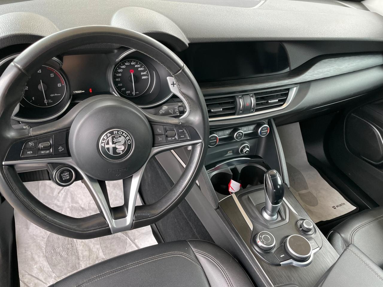 Alfa Romeo Stelvio 2.2 Turbodiesel 180 CV AT8 RWD Super