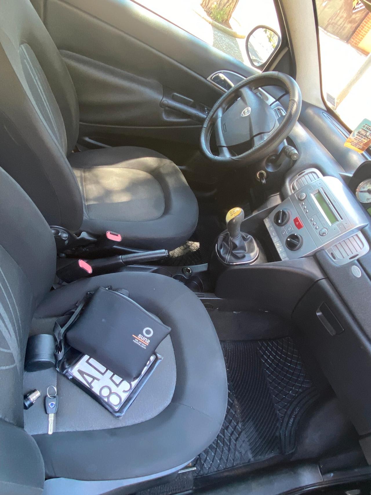 Lancia Ypsilon 1.3 MJT 90 CV Oro