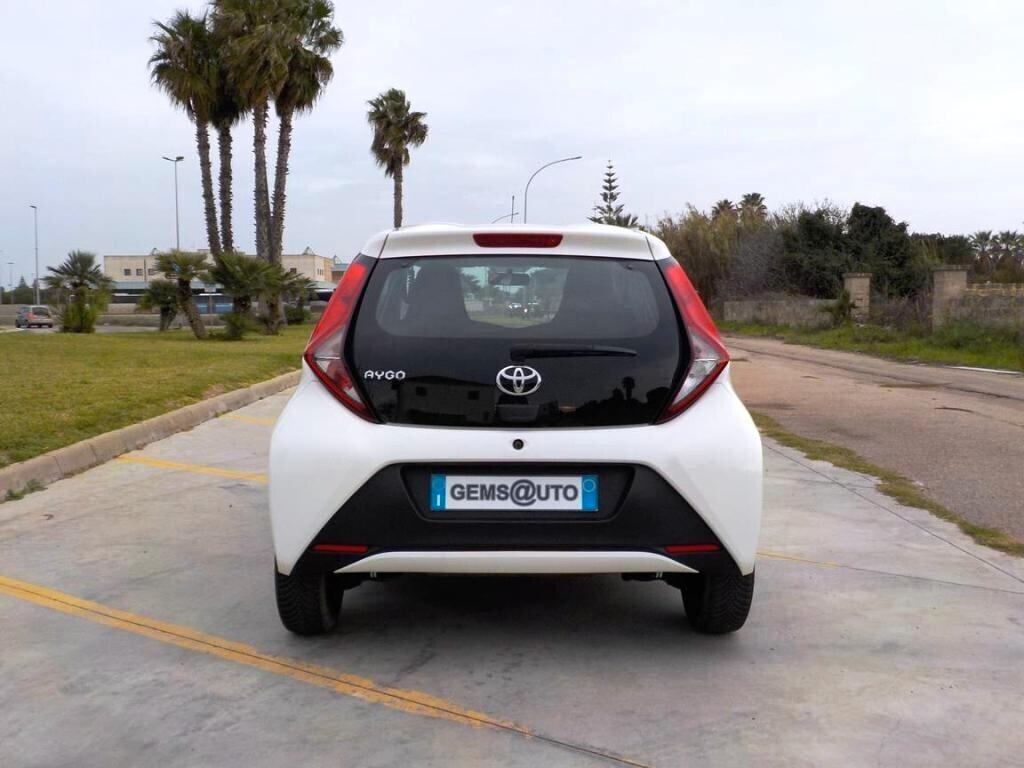 Toyota Aygo Connect 1.0 VVT-i 72 CV 5 porte x-play