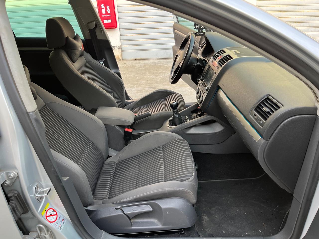 Volkswagen Golf 2.0 16V FSI 4mot. 5p. GT Sport