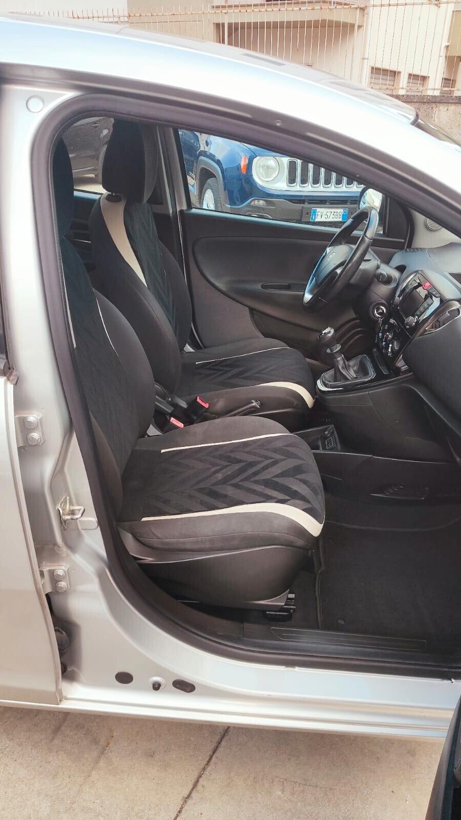 Lancia Ypsilon 1.2 69 CV 5 porte Platinum