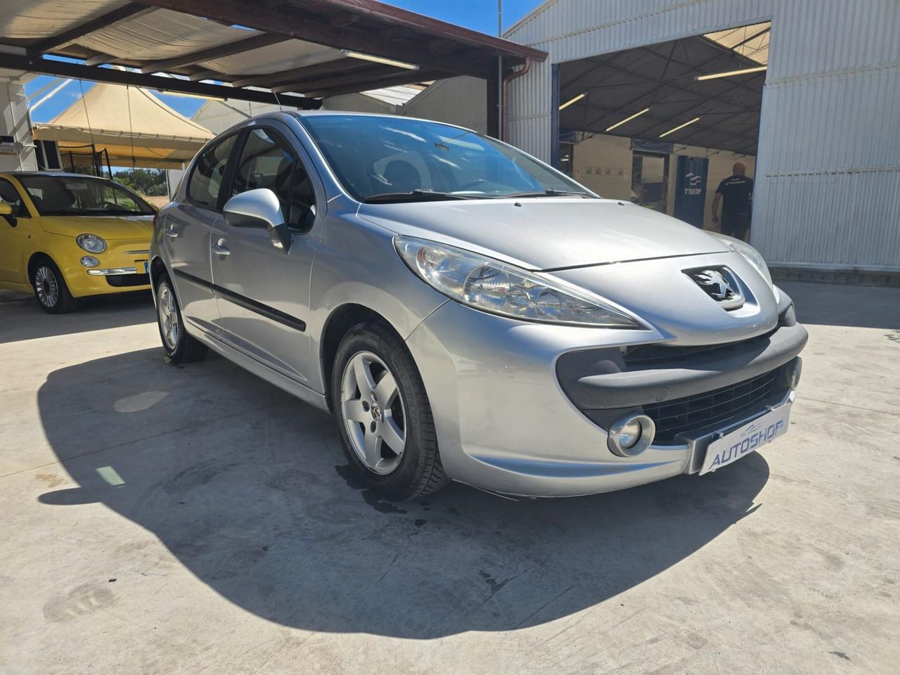 Peugeot 207 1.4 8V 75CV 5p. ONE Line