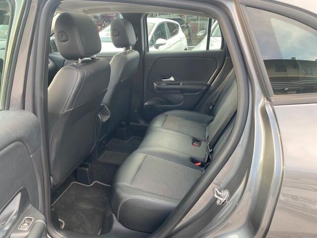 MERCEDES BENZ GLA 200 D AUTOMATIC BUSINESS EXTRA - 12 MESI GARANZIA - IVA ESPOSTA