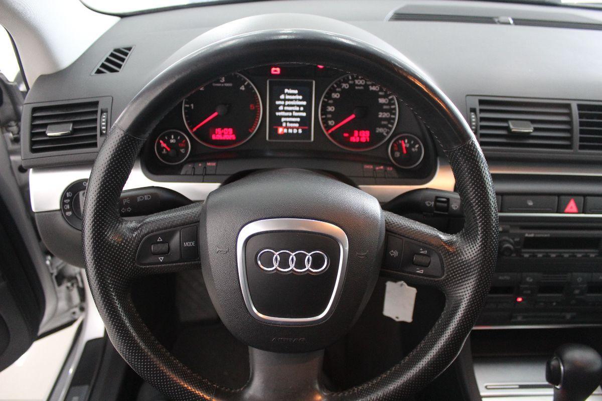 AUDI - A4 - 3.0 TDI quattro S tronic