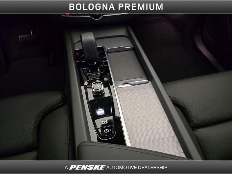 Volvo XC60 T6 Plug-in hybrid AWD automatico Plus Dark