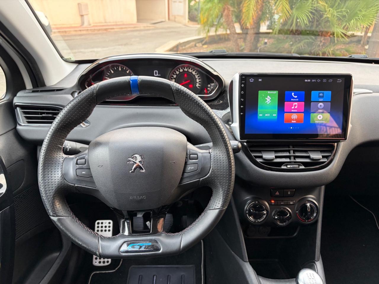 Peugeot 208 1.4 HDi 68 CV strafull