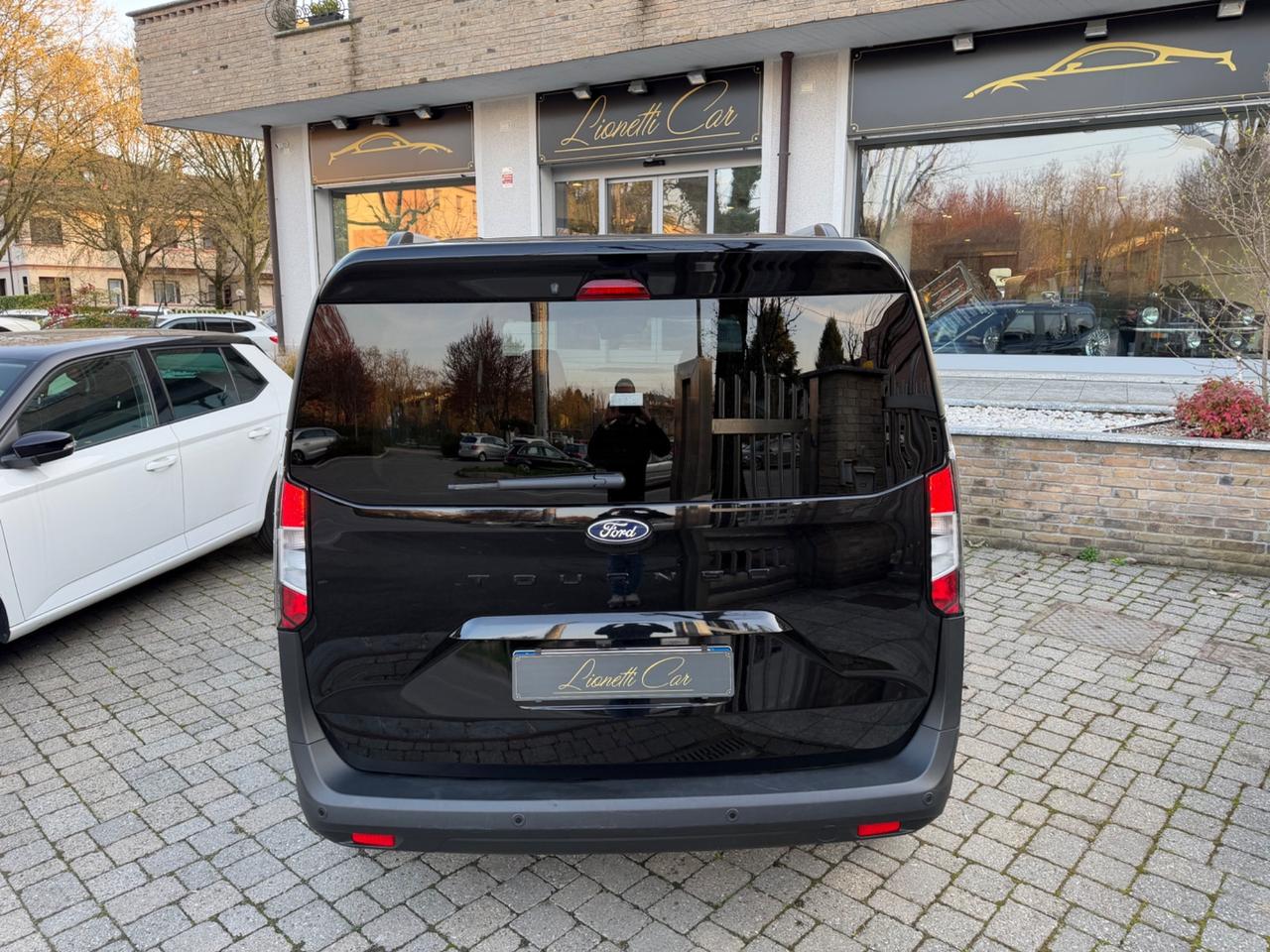 Ford Tourneo Courier 1.0 EcoBoost Powershift Active