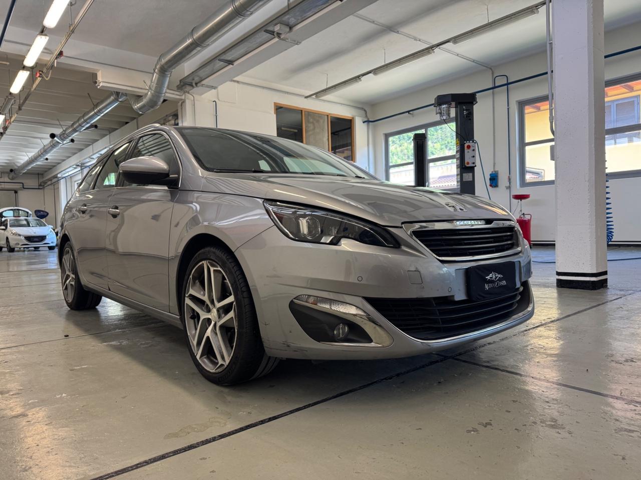 Peugeot 208 1.4 HDi 68 CV 5 porte Allure