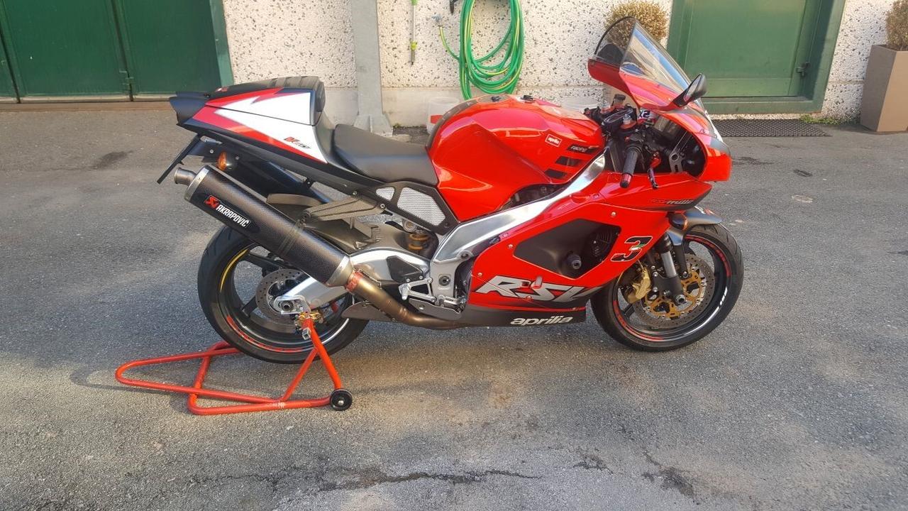 Aprilia RSV 1000 AKRAPOVIC