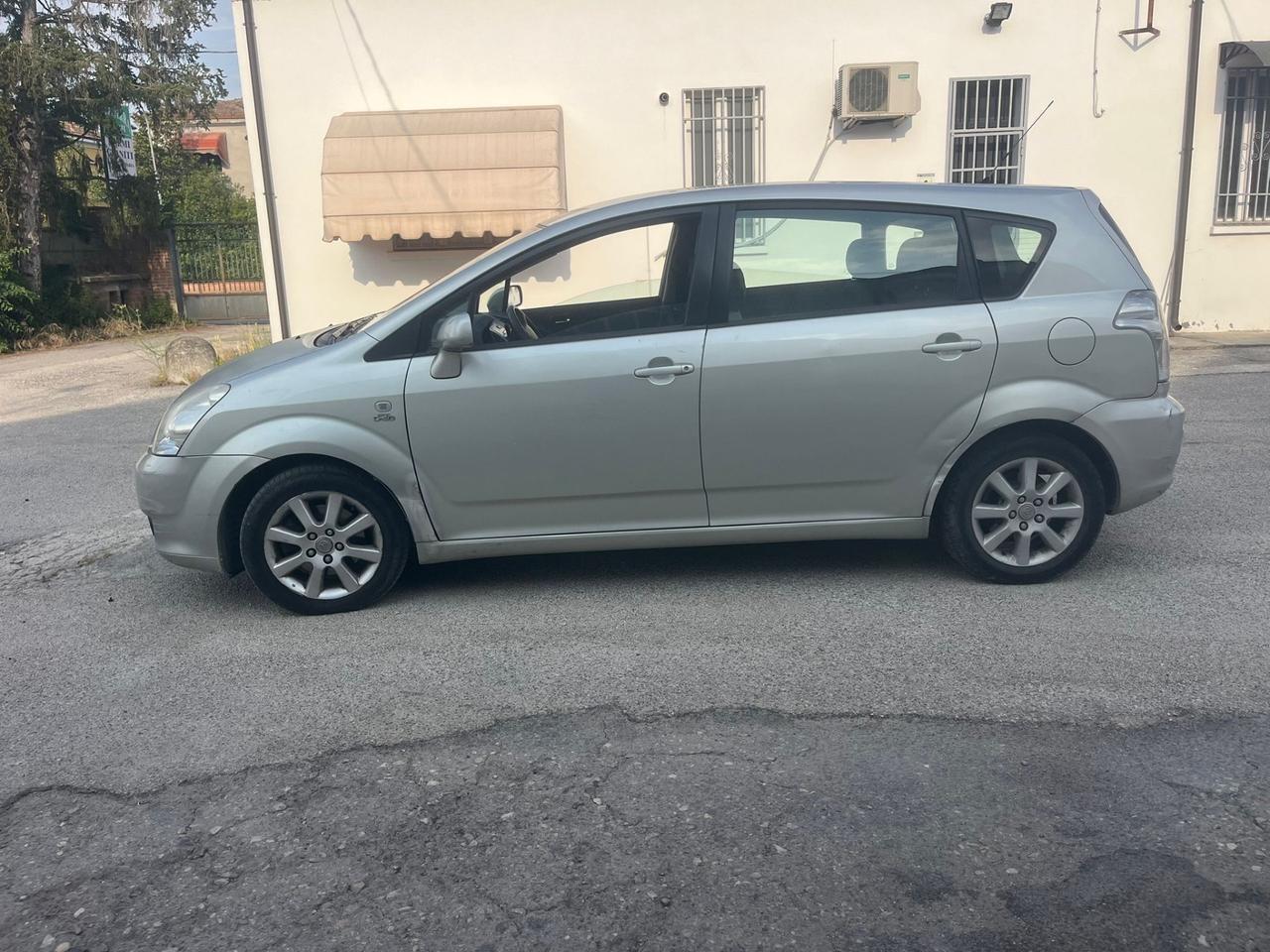 Toyota Corolla Verso 2.2 16V D-4D