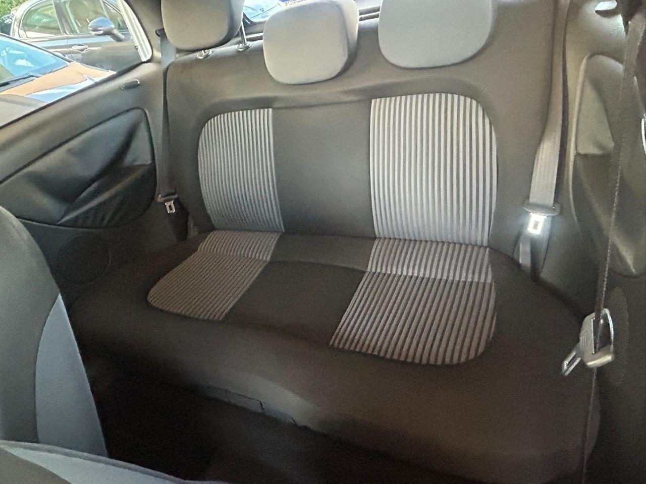 Lancia Ypsilon 1.3 MJT 75 CV versus