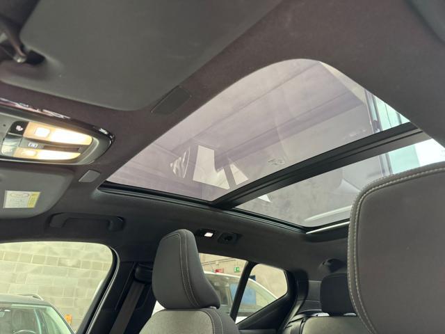 VOLVO XC40 B3 automatico Plus Dark TETTO PAN. Iva deducibile