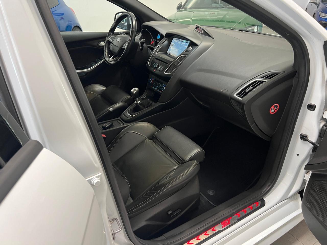 FORD FOCUS ST 2.0 TDI 185 CV – FULL OPTIONAL – RECARO – XENO – CAMERA