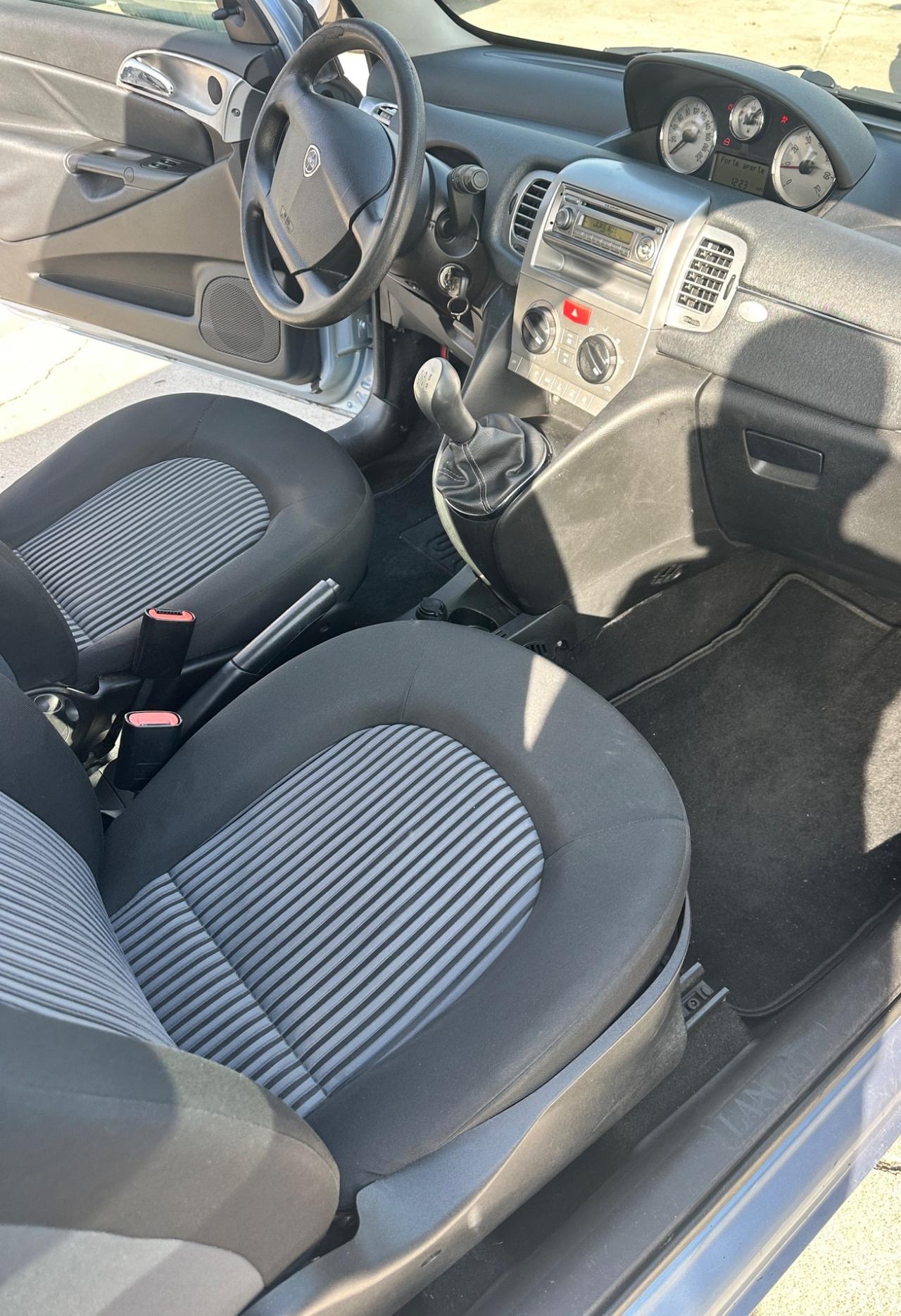 Lancia Ypsilon 1.3 MJT 75 CV 3p VERSUS