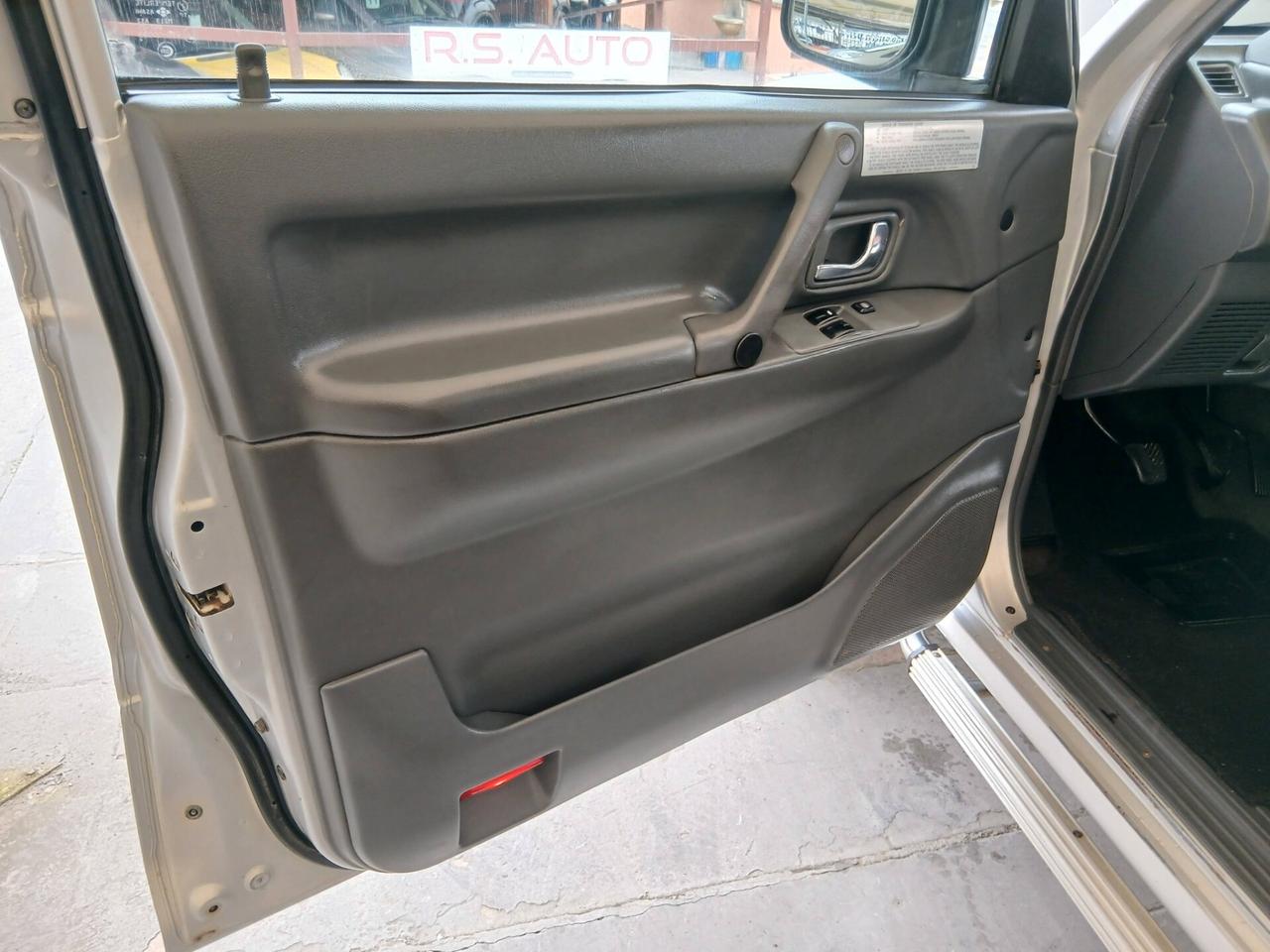 Mitsubishi Pajero 2.5 TDI 3p gancio traino 98