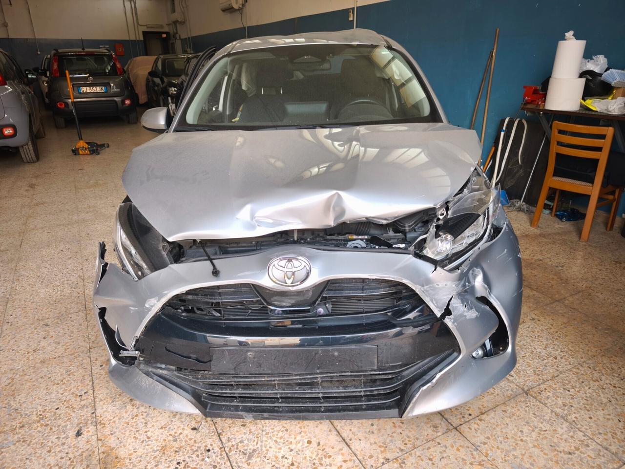 Toyota Yaris 1.5 Hybrid 5 porte Trend INCIDENTATA