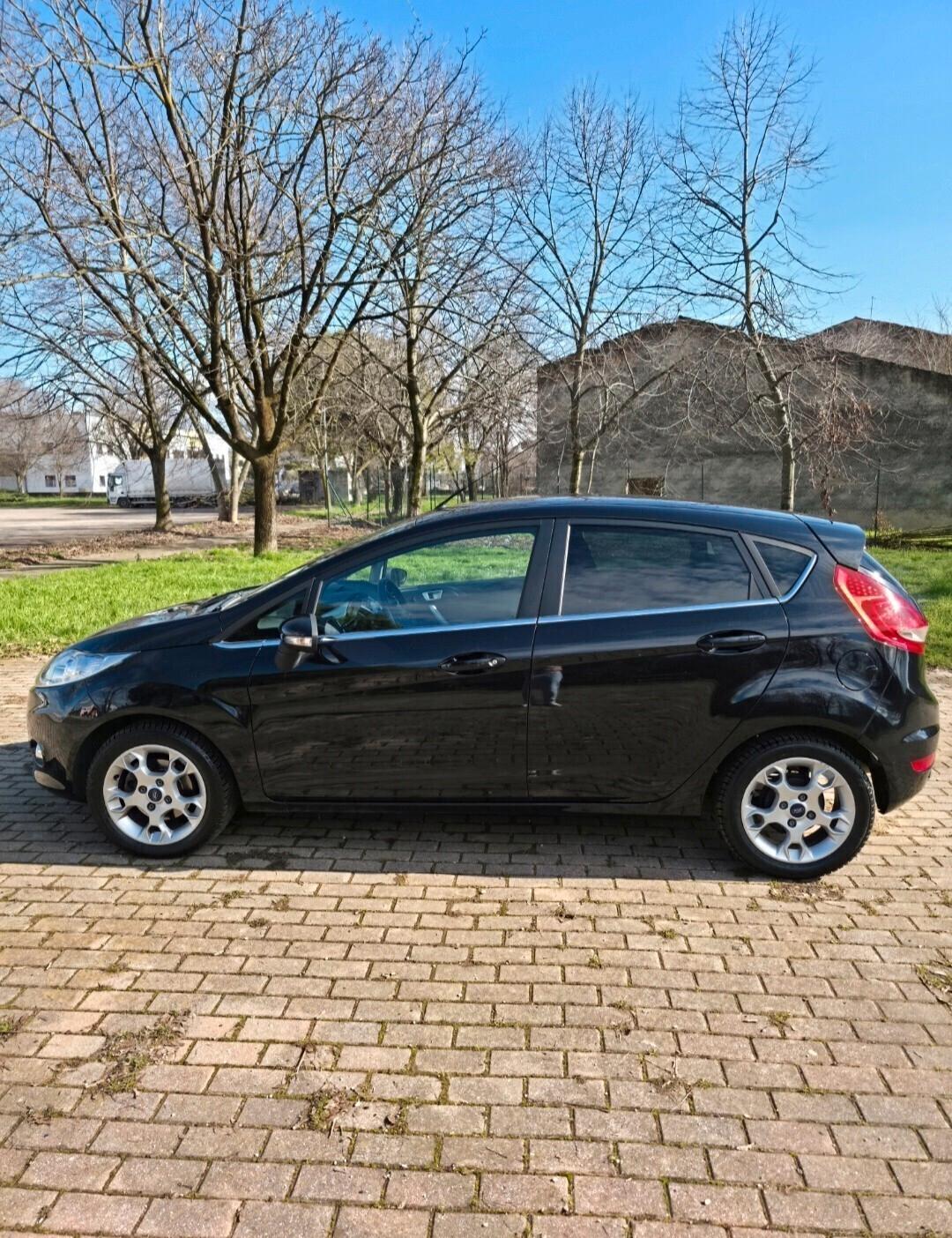 Ford Fiesta 1.4 TDCi 70CV 5 porte Titanium