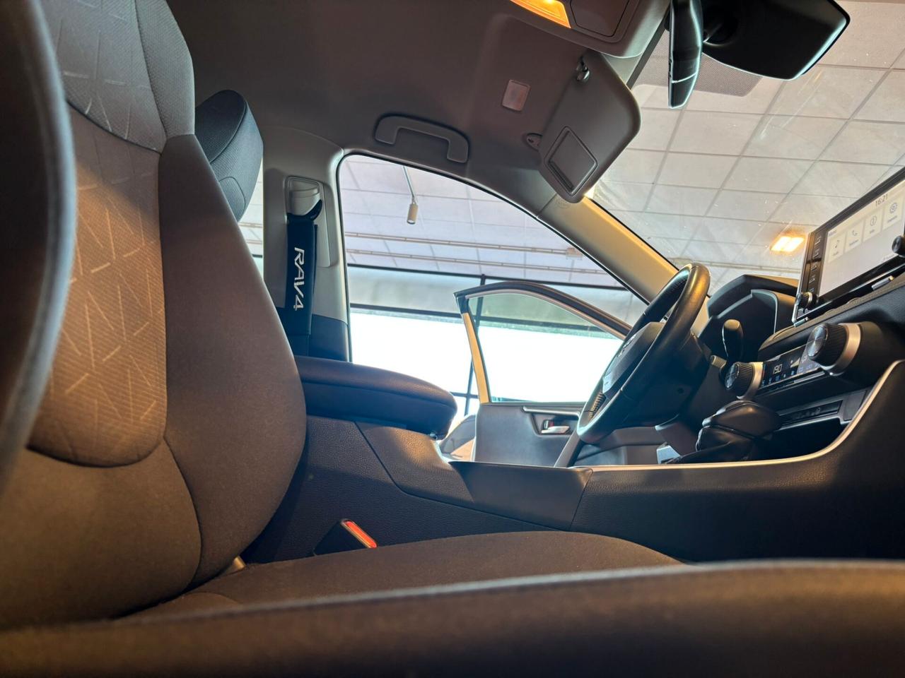 Toyota RAV 4 ACTIVE 2.5 HV E-CVT UNICO PR.