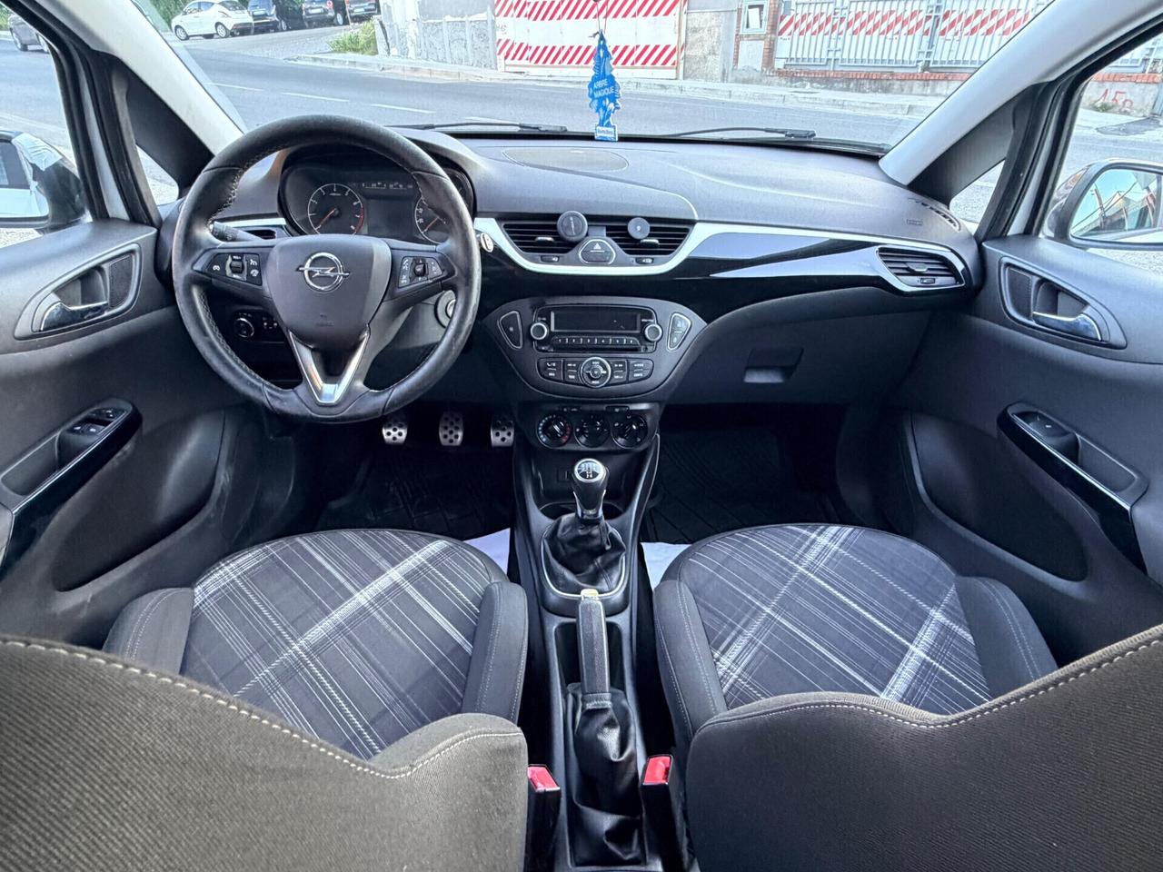 Opel Corsa 1.2 5 porte b-Color
