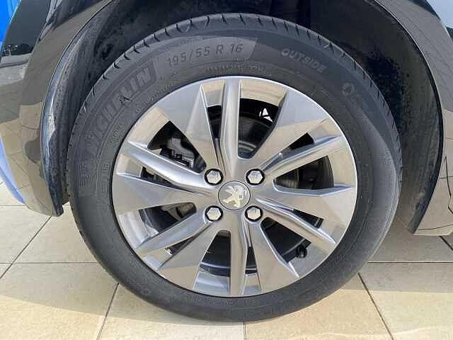 Peugeot 208 motore elettrico 136 CV 5 porte Allure