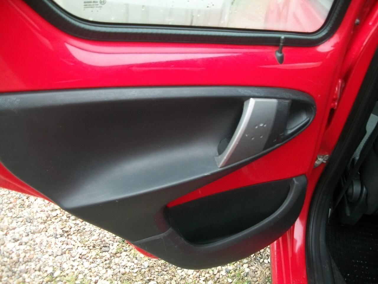 Toyota Aygo 1.0 12V VVT-i 5 porte Lounge CC 998 BENZINA IMMAT 30/06/2012 05 PORTE SI NUOVI PATENTATTI GARANZIA UN ANNO