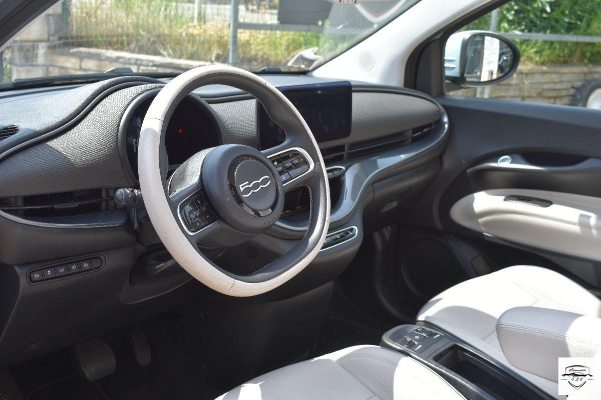 FIAT - 500 E - 500 La Prima 3+1