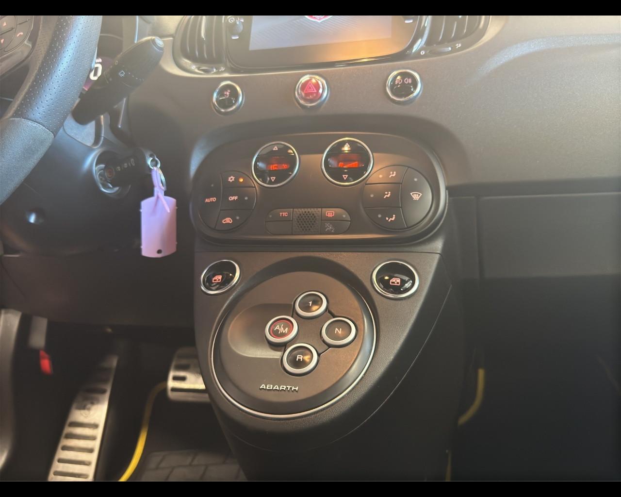 ABARTH 695 - 695 1.4 Turbo T-Jet 180 CV M.T.A.