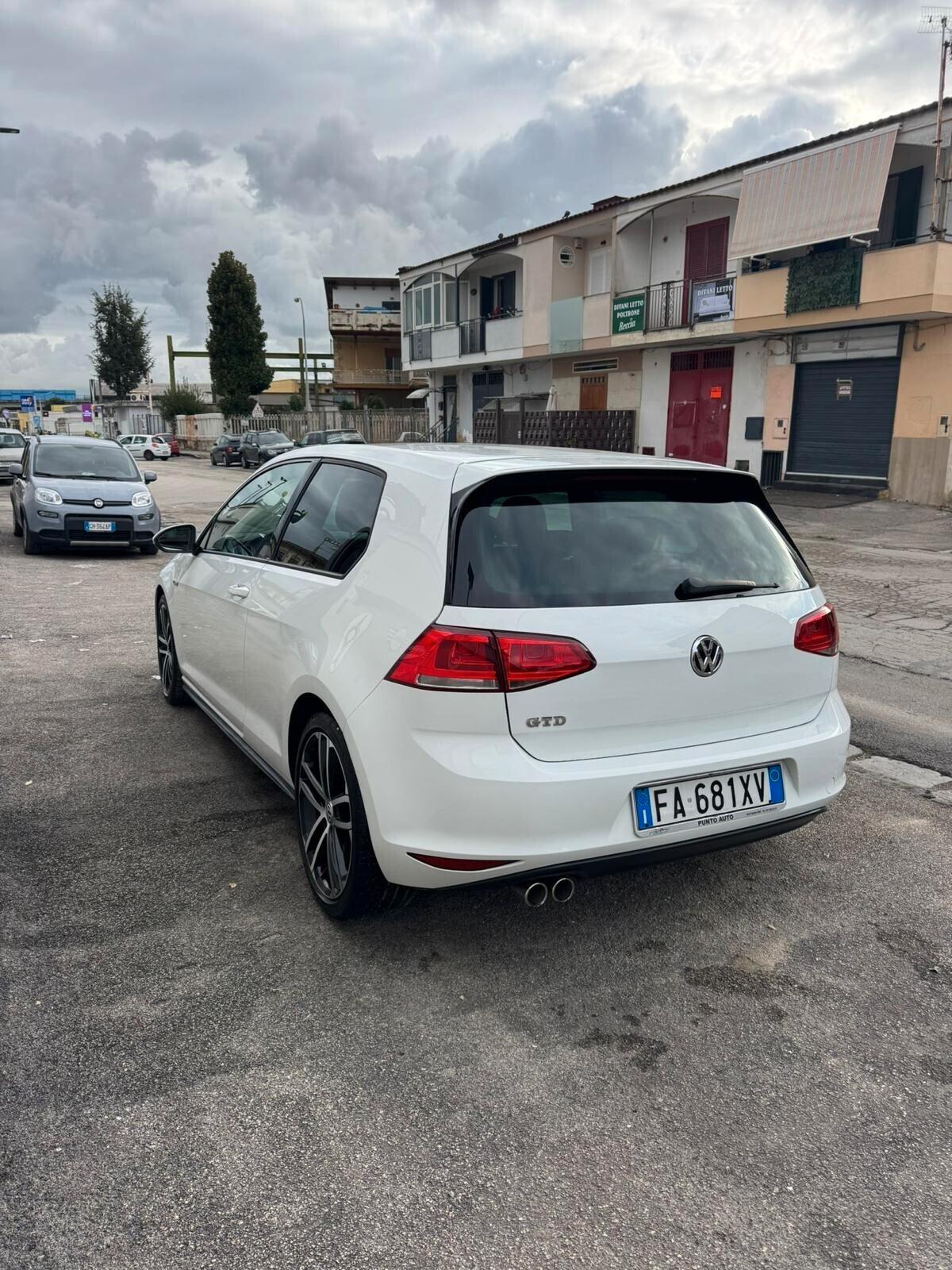 Volkswagen Golf VII 2013 3p 2.0 tdi Gtd