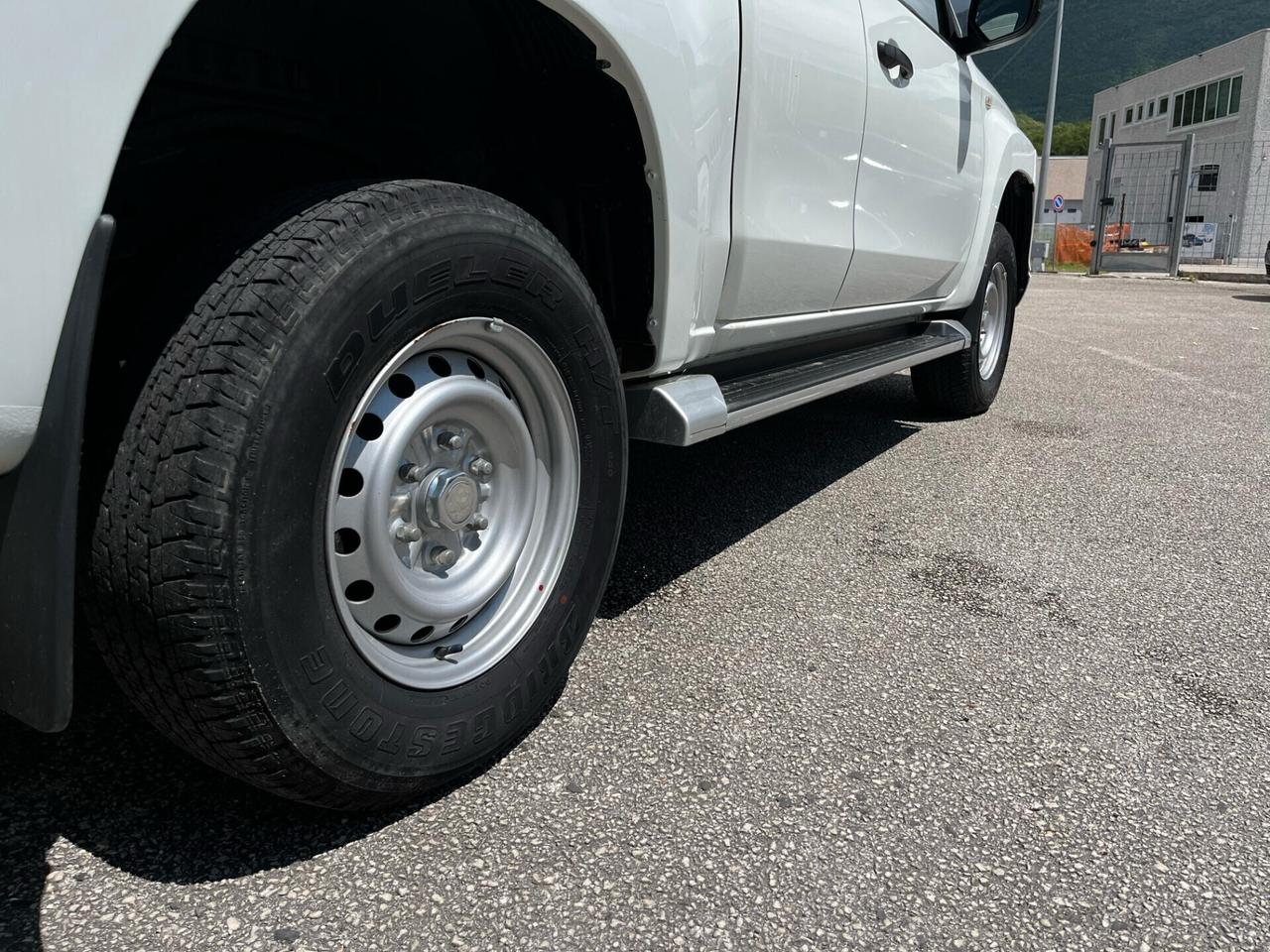 Mitsubishi L200 2.3 D Club Cab 4x4 Invite Connect